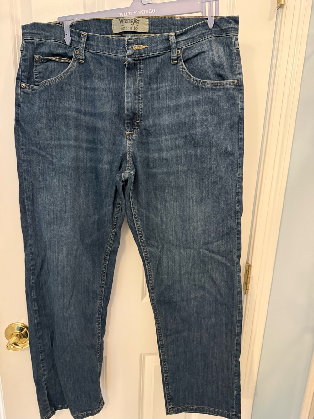 Wrangler Men's Straight Leg Denim Jeans in Medium Blue